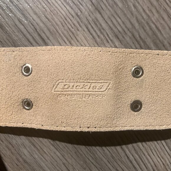 DICKIES Watch, NEVER WORN/NEW, Wide Cuff Band Genuine Brown Leather, Date, 9" - Picture 4 of 5